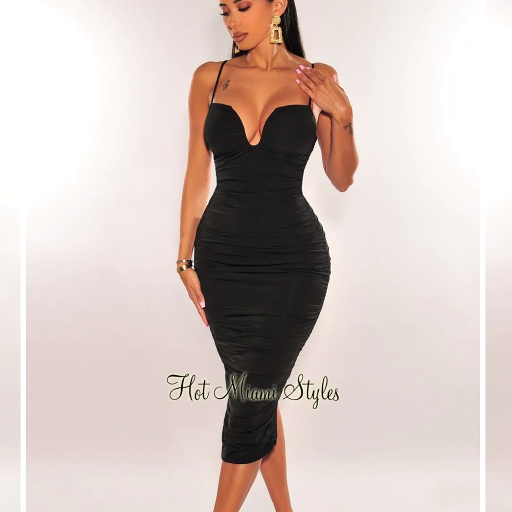 BLACK SPAGUETTI STRAP V WIRE RUCHED